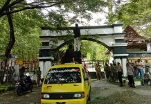 Sistem Penyediaan Sudah Diresmikan, Warga Kontunaga Tetap Kesulitan Air Bersih Sekda Muna, Eddy Uga bersama Dirut PDAM Nur Hayat Fariki.