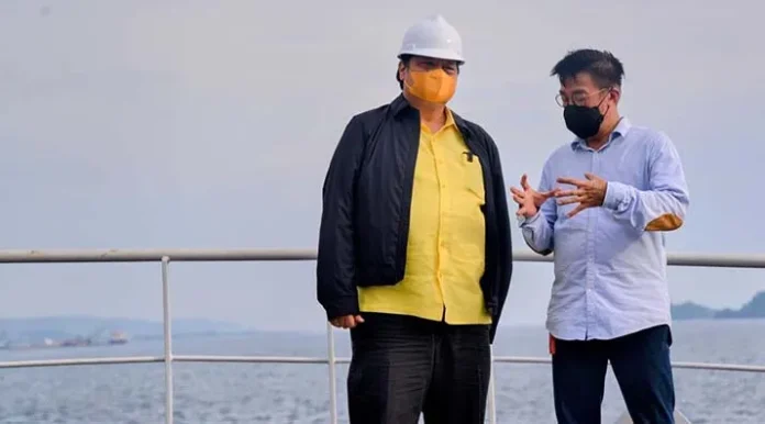 Dukung Industri Perkapalan Indonesia, Menko Airlangga Kunjungi PT DRU yang Memproduksi KRI Teluk Palu