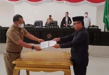 Pemkab Konawe Serahkan Dua Raperda ke DPRD Pemkab Konawe Serahkan Dua Raperda ke DPRD