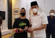 Andi Sumangerukka Penuhi Janji Beri Bantuan ke Ibu Sitimin Andi Sumangerukka Penuhi Janji Beri Bantuan ke Ibu Sitimin