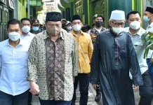Airlangga Temui Kiai Miftachul Akhyar, Minta Doa Pandemi di Indonesia segera Berakhir Airlangga Temui Kiai Miftachul Akhyar, Minta Doa Pandemi di Indonesia segera Berakhir