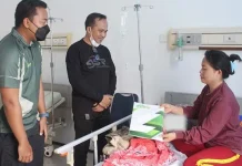 Peduli Kemanusiaan, ASR dan Gerindra Sultra Beri Bantuan kepada Bocah Penderita Hidrosefalus Peduli Kemanusiaan, ASR dan Gerindra Sultra Beri Bantuan kepada Bocah Penderita Hidrosefalus