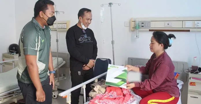 Peduli Kemanusiaan, ASR dan Gerindra Sultra Beri Bantuan kepada Bocah Penderita Hidrosefalus