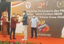 Gubernur dan Ketua DPRD Sultra Terima Penghargaan dari SIWO PWI 2022 Gubernur dan Ketua DPRD Sultra Terima Penghargaan dari SIWO PWI 2022