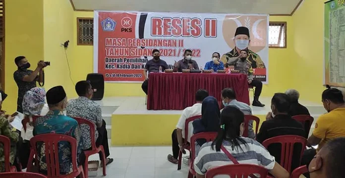 Warga Pondambea Kendari Keluhkan Lampu Penerangan Jalan Hingga Air Bersih