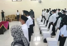 211 Guru di Wakatobi Dikukuhkan 211 Guru di Wakatobi Dikukuhkan