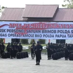 102 Personel Brimob Polda Sultra Berangkat ke Papua dengan Senjata Lengkap 102 Personel Brimob Polda Sultra Berangkat ke Papua dengan Senjata Lengkap