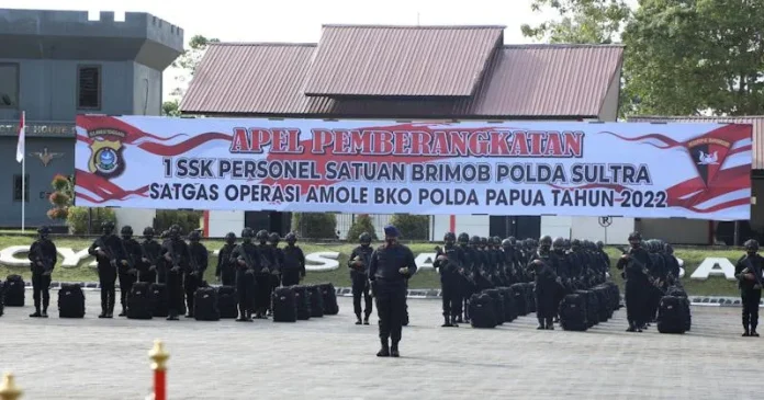 102 Personel Brimob Polda Sultra Berangkat ke Papua dengan Senjata Lengkap 102 Personel Brimob Polda Sultra Berangkat ke Papua dengan Senjata Lengkap