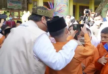 Menko Airlangga Tinjau Vaksinasi Anak di Pekanbaru Menko Airlangga Tinjau Vaksinasi Anak di Pekanbaru