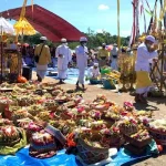Sambut Hari Raya Nyepi, Umat Hindu Gelar Upacara Melasti di Pantai Pajala Sambut Hari Raya Nyepi, Umat Hindu Gelar Upacara Melasti di Pantai Pajala