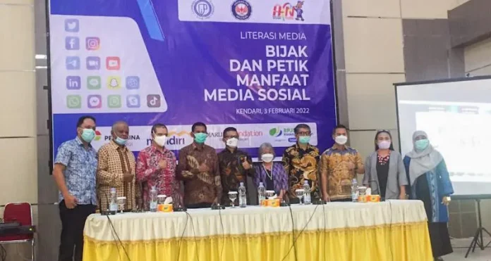 Jurusan Jurnalistik UHO dan LPDS Gelar Literasi Media dan UKW