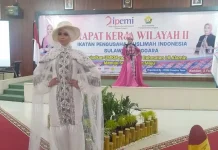 Fashion Show Tenun 5 Etnis di Sultra Meriahkan Raker IPEMI Fashion Show Tenun 5 Etnis di Sultra Meriahkan Raker IPEMI