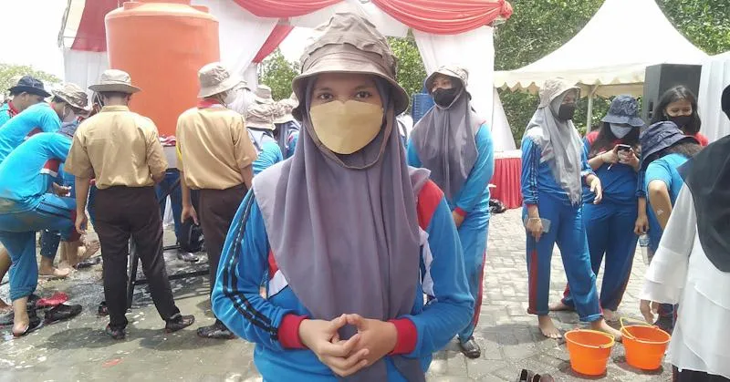 200 Pelajar dan Masyarakat Kendari Ikut Menanam Mangrove di Puncak HPN 2022