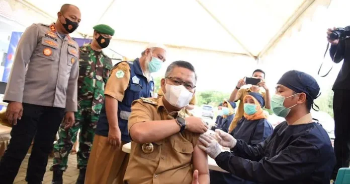 Vaksinasi Booster untuk Masyarakat Kendari Resmi Dimulai Vaksinasi Booster untuk Masyarakat Kendari Resmi Dimulai