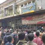 Demo Berujung Bentrok, UHO Tutup Loket Pelayanan Cicil UKT Demo Berujung Bentrok, UHO Tutup Loket Pelayanan Cicil UKT
