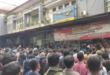 Demo Berujung Bentrok, UHO Tutup Loket Pelayanan Cicil UKT Demo Berujung Bentrok, UHO Tutup Loket Pelayanan Cicil UKT