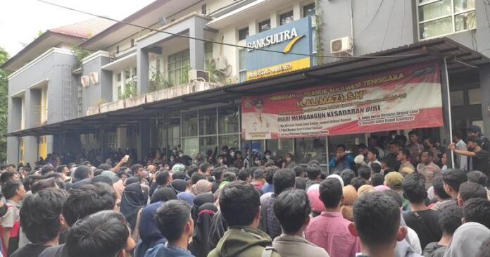 Demo Berujung Bentrok, UHO Tutup Loket Pelayanan Cicil UKT