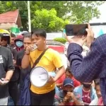Tuntut Kejelasan Pengosongan PKL di Kendari Beach, Pedagang Demo di Kantor Wali Kota Tuntut Kejelasan Pengosongan PKL di Kendari Beach, Pedagang Demo di Kantor Wali Kota