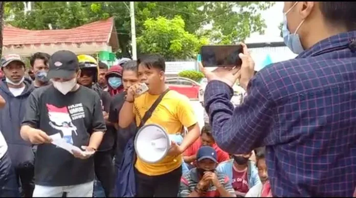 demopkl Tuntut Kejelasan Pengosongan PKL di Kendari Beach, Pedagang Demo di Kantor Wali Kota