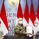 BPKP Sultra Serahkan Laporan Hasil Pengawasan 2021 ke Gubernur BPKP Sultra Serahkan Laporan Hasil Pengawasan 2021 ke Gubernur