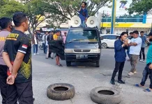 Forum Pemuda Muslim Demo Protes Surat Edaran Kemenag tentang Pengeras Suara Masjid Forum Pemuda Muslim Demo Protes Surat Edaran Kemenag tentang Pengeras Suara Masjid