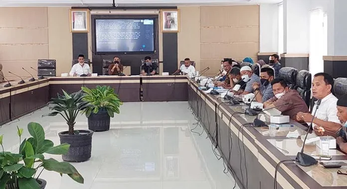 Polemik Dana Pensiun, Direktur PDAM Kendari Beri Penjelasan ke DPRD