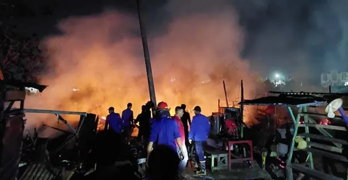 Gegara Rokok, Kios-kios Pengecer Bensin di Kendari Hangus Dilalap Api