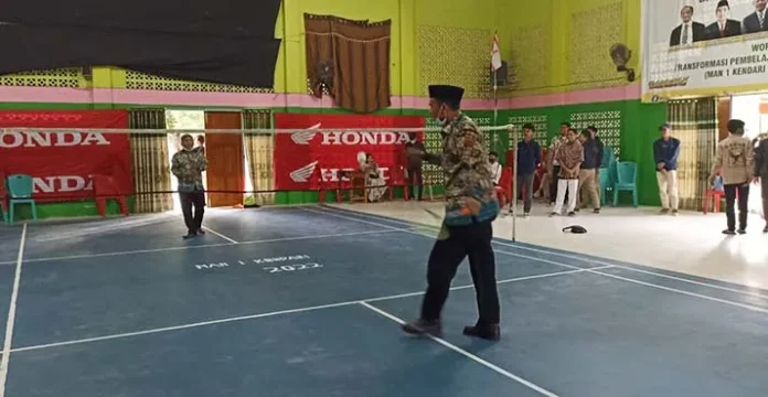 Turnamen Bulu Tangkis IKA MAN 1 Kendari Resmi Dimulai