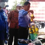 TPID Wakatobi Pantau Harga Sembako dan Minyak Goreng di Pasar TPID Wakatobi Pantau Harga Sembako dan Minyak Goreng di Pasar