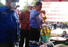 TPID Wakatobi Pantau Harga Sembako dan Minyak Goreng di Pasar TPID Wakatobi Pantau Harga Sembako dan Minyak Goreng di Pasar