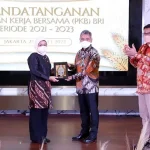 Menaker Apresiasi BRI Ciptakan Value Berkelanjutan Melalui PKB dengan Serikat Pekerja Nasional Menaker Apresiasi BRI Ciptakan Value Berkelanjutan Melalui PKB dengan Serikat Pekerja Nasional