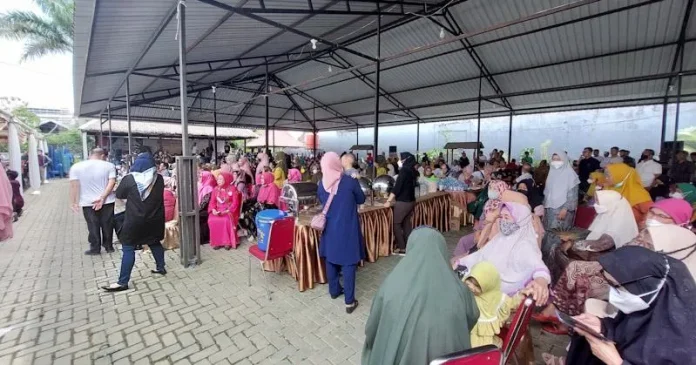 Simpatisan Antusias Sambut Asrun dan ADP di Kediamannya