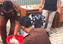 Kejari Kendari Musnahkan Barang Bukti Satu Kilogram Sabu Kejari Kendari Musnahkan Barang Bukti Satu Kilogram Sabu