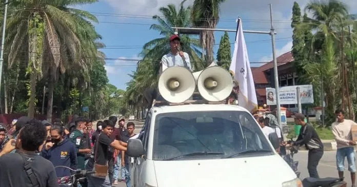 Aliansi Bersatu Desak Dinas Kehutanan Sultra dan Gakkum Cabut IPPKH PT KMS 27 Aliansi Bersatu Desak Dinas Kehutanan Sultra dan Gakkum Cabut IPPKH PT KMS 27