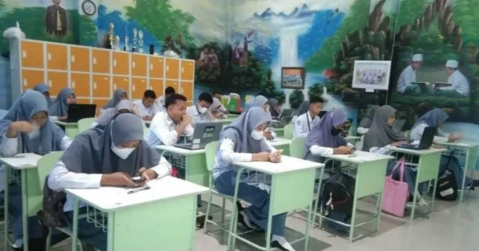 MA Pesri Kendari Gelar Ujian Berbasis Android