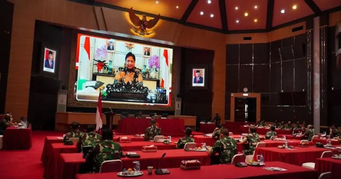 Menko Airlangga Sebut TNI Dibutuhkan untuk Mendukung Kebijakan Pemerintah saat Pandemi