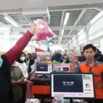 Netizen Pro Kontra soal Kebijakan Beli Minyak Goreng Wajib Beli Buah Netizen Pro Kontra soal Kebijakan Beli Minyak Goreng Wajib Beli Buah