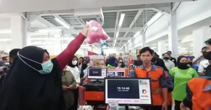 Netizen Pro Kontra soal Kebijakan Beli Minyak Goreng Wajib Beli Buah