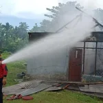 Korsleting, Satu Unit Rumah di Wawotobi Terbakar, Kerugian Ditaksir Rp100 Juta Korsleting, Satu Unit Rumah di Wawotobi Terbakar, Kerugian Ditaksir Rp100 Juta