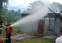 Korsleting, Satu Unit Rumah di Wawotobi Terbakar, Kerugian Ditaksir Rp100 Juta Korsleting, Satu Unit Rumah di Wawotobi Terbakar, Kerugian Ditaksir Rp100 Juta