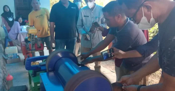 Pemda Wakatobi Bantu Pengembangan Pelampung Rumput Laut dari Batok Kelapa