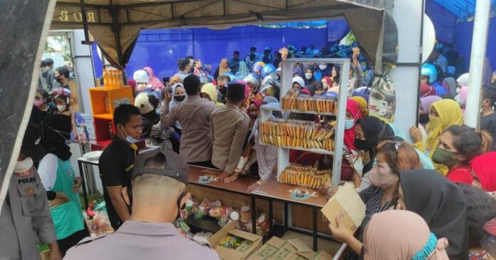 Pasar Murah Disperindag Sultra, Minyak Goreng Masih Jadi Primadona