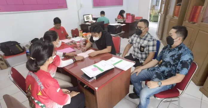 Bea Cukai Kendari Serahkan Tersangka Bidang Cukai ke Kejari Kolaka