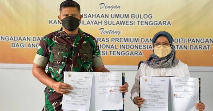 Bulog Sultra Gandeng TNI AD Salurkan Beras Konawe