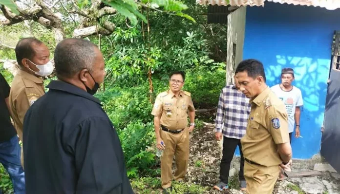 PSX_20220309_183749 Bupati Wakatobi Tinjau Lokasi Rencana Pembangunan SPAM di Liya Togo