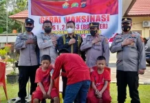Vaksinasi di Mapolsek Tongauna Konawe Diikuti Ratusan Siswa SD Vaksinasi di Mapolsek Tongauna Konawe Diikuti Ratusan Siswa SD