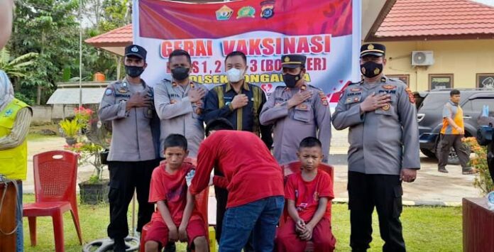 Vaksinasi di Mapolsek Tongauna Konawe Diikuti Ratusan Siswa SD