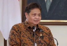 Menko Airlangga Minta Aparat Penegak Segera Tangkap Mafia Minyak Goreng Menteri Koordinator Bidang Perekonomian Airlangga Hartarto