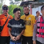 Penumpang Kapal yang Jatuh di Laut Kolaka Ditemukan Selamat Penumpang Kapal yang Jatuh di Laut Kolaka Ditemukan Selamat