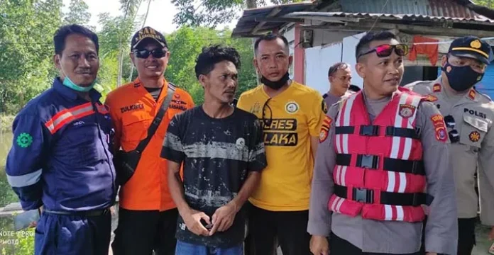 kapaljatuh Penumpang Kapal yang Jatuh di Laut Kolaka Ditemukan Selamat